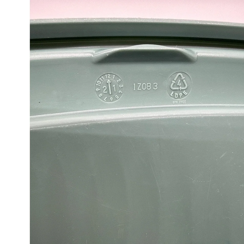 Rubbermaid replacement lid